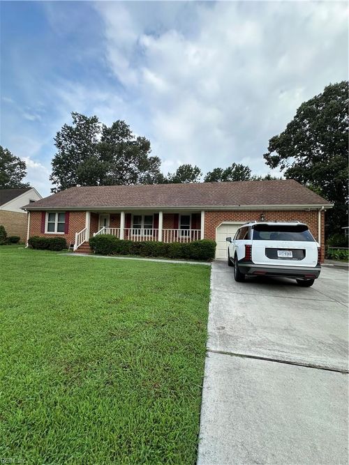 634 Aguila Dr, Chesapeake, VA, 23322-8050 | Card Image