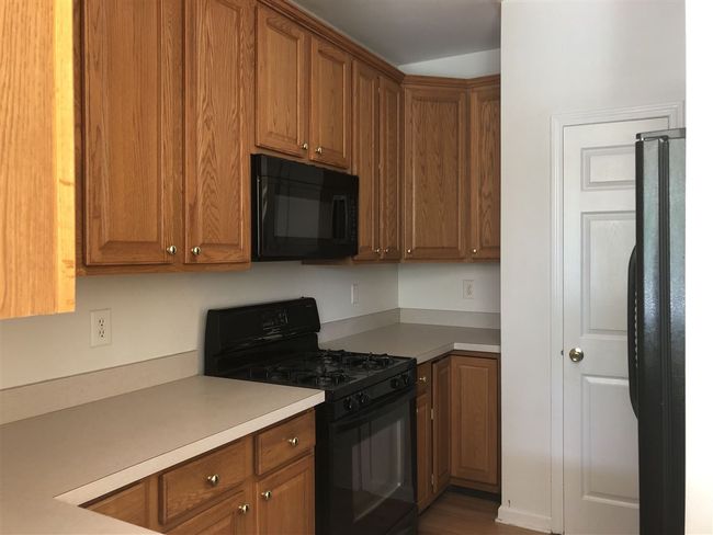 7 Atlas Ct, House other with 2 bedrooms, 3 bathrooms and null parking in Jersey City NJ | Image 8