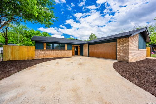 129 Willow Way, Kerrville, TX, 78028 | Card Image