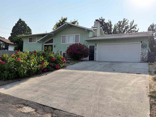 2220 Schaefer Dr, Clarkston, WA, 99403-3137 | Card Image