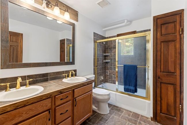 Bathroom 3- Main Floor Bathroom | Image 33