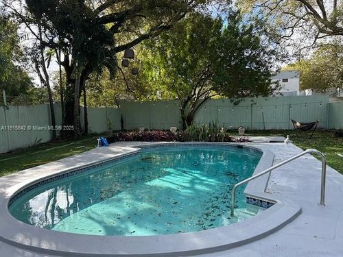 286 Nw 57th St, Miami, FL, 33127-1616 | Card Image