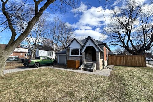 41 Ash Cres, Etobicoke, ON, M8W1E4 | Card Image