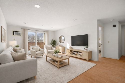 apt-2k-2 Ocean Ave, Gloucester, MA, 01930-5284 | Card Image