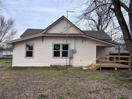 213 W Pine St, Coweta, OK, 74429-2103 | Card Image