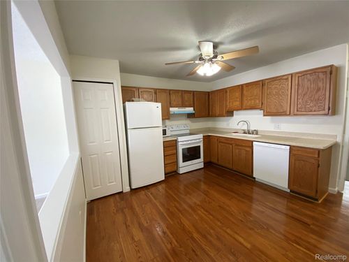 23-596 Yorkshire Sq, Milan, MI, 48160-1260 | Card Image