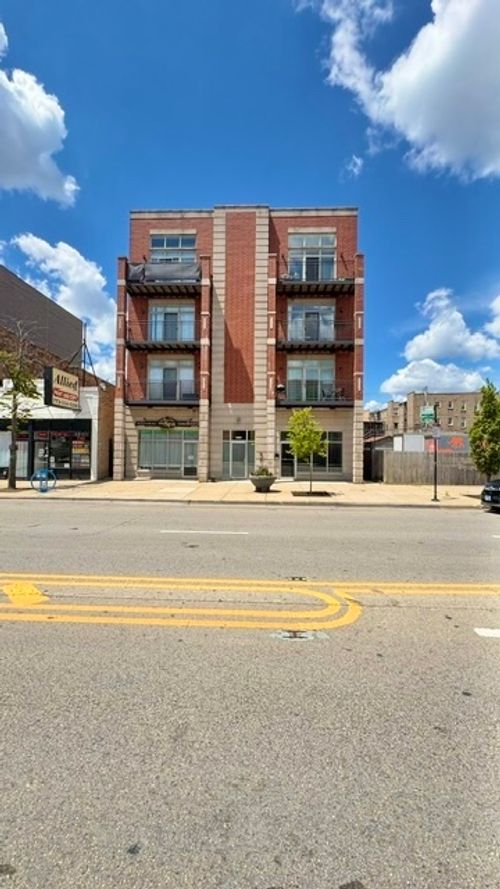 3n-5642 N Broadway St, Chicago, IL, 60660-4984 | Card Image