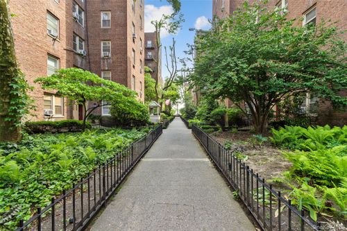 7e-48-26 44th Street, New York, NY, 11377 | Card Image