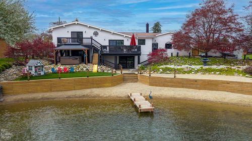 9059 Sandy Ridge Dr, White Lake, MI, 48386-2051 | Card Image