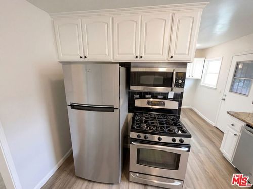 3237 Daisy Ave, Long Beach, CA, 90806-1227 | Card Image