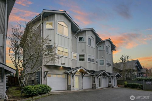 101-11560 Stone Ave N, Seattle, WA, 98133-1516 | Card Image