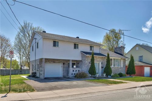 102 Ottawa St, Arnprior, ON, K7S1X5 | Card Image