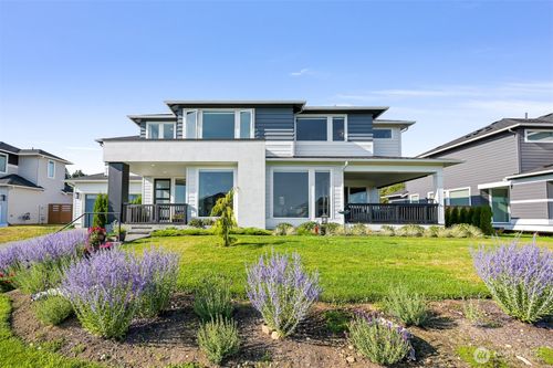 8452 Camas Dr, Blaine, WA, 98230-5724 | Card Image