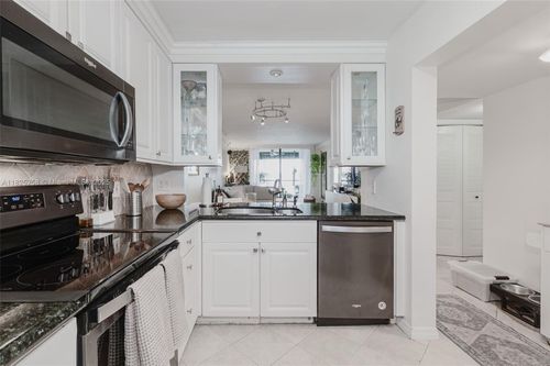 apt-204-110 Lake Emerald Dr, OAKLAND PARK, FL, 33309-6208 | Card Image