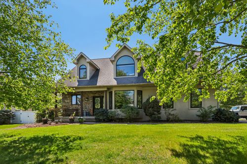 837 Mountain Top Dr, Collegeville, PA, 19426-4133 | Card Image