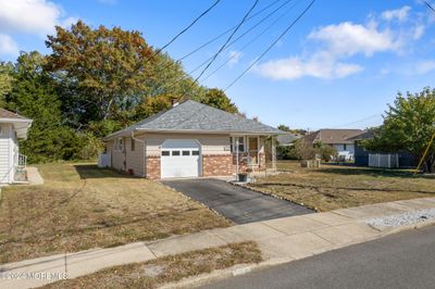 8 Mount Dashan Lane, Home with 2 bedrooms, 1 bathrooms and null parking in Toms River NJ | Image 3