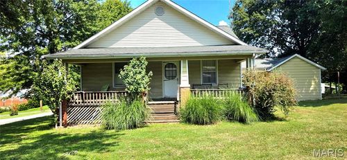 900 W Holmes St, Chester, IL, 62233-1219 | Card Image