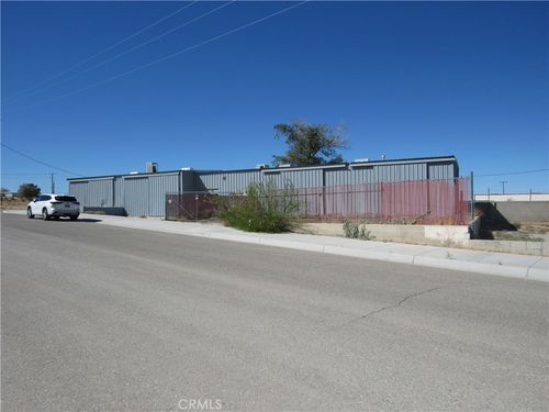 880 Laverne Ave, Barstow, CA, 92311-3622 | Card Image