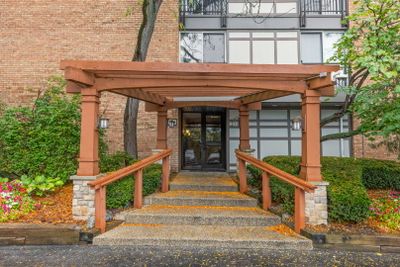 4A - 1833 Four Lakes Avenue, Condo with 2 bedrooms, 1 bathrooms and 1 parking in Lisle IL | Image 1