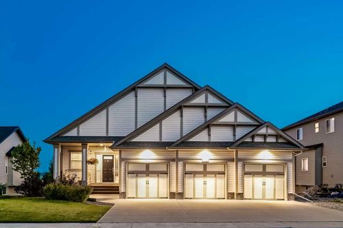 231 Railway Close Se, Langdon, AB, T0J1X1 | Card Image