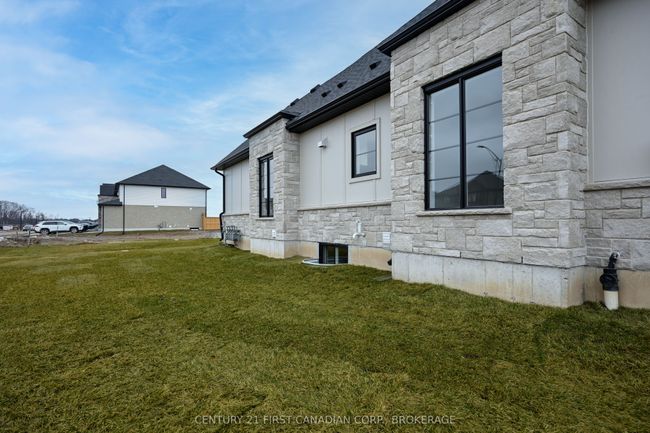 6709 Hayward Dr, House attached with 2 bedrooms, 2 bathrooms and 1 parking in London ON | Image 19