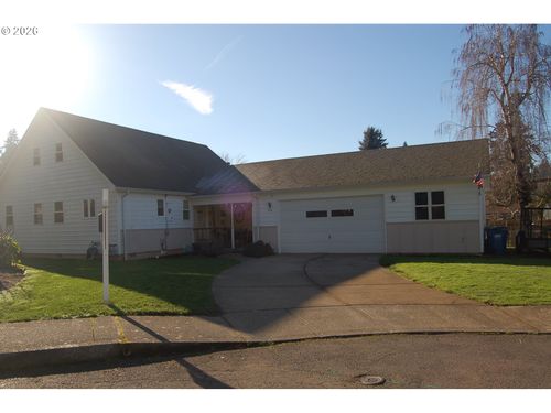 704 Cliff Ct, Silverton, OR, 97381-2149 | Card Image