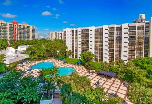 1018-17011 N Bay Rd, Sunny Isles Beach, FL, 33160-3685 | Card Image
