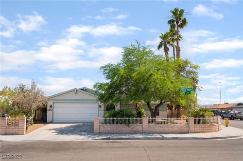 6913 Quail Hollow Dr, Las Vegas, NV, 89108-5497 | Card Image