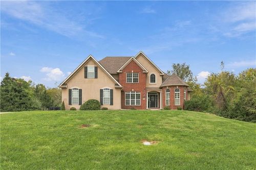 805 Se Willow Pl, Blue Springs, MO, 64014-5250 | Card Image