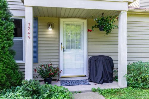 3245 Northfield Ct, Lake Orion, MI, 48360-1731 | Card Image