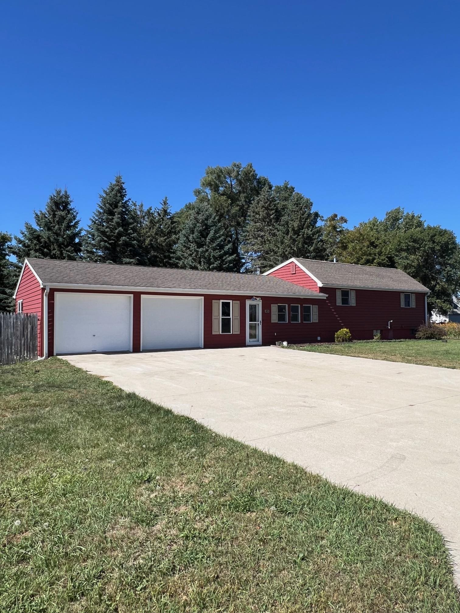 6th St, Lake Park, IA 51347