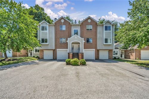 c-356 Village Pointe Dr, Akron, OH, 44313-7474 | Card Image