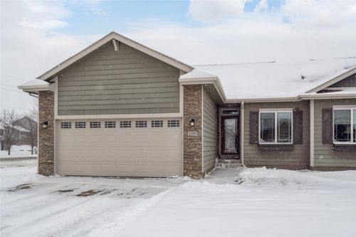 2405 3rd Ave Se, Altoona, IA, 50009-2180 | Card Image