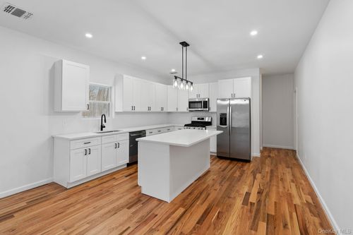 28 Northern Ave, Walden, NY, 12586-1044 | Card Image