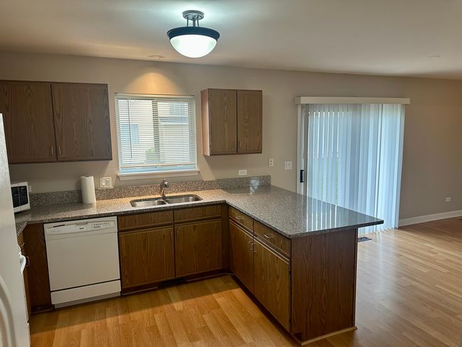 227 Wellington Cir, Townhouse with 2 bedrooms, 2 bathrooms and 1 parking in Gurnee IL | Image 19