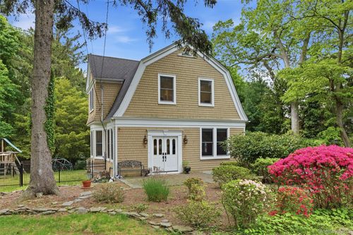 8 Wells Ln, Stony Brook, NY, 11790-1116 | Card Image