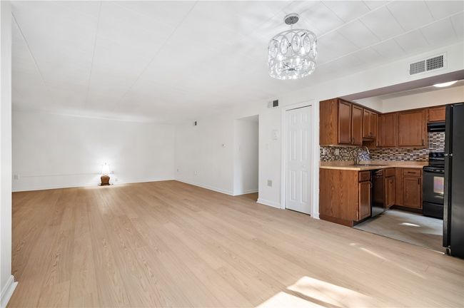 APT-2 - 404 Lexington Ave, Condo with 2 bedrooms, 2 bathrooms and 1 parking in Aspinwall PA | Image 11