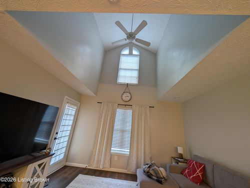 8439 Grand Trevi Dr, Louisville, KY, 40228-4211 | Card Image