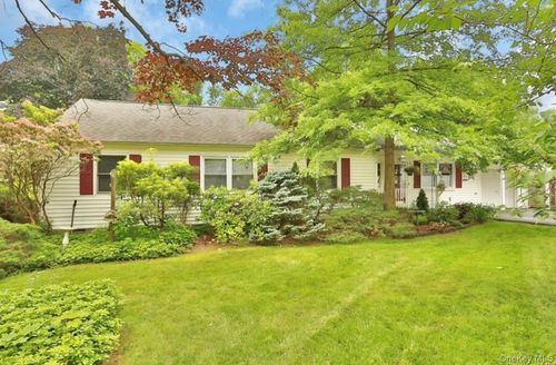 208 Woodhampton Dr, White Plains, NY, 10603-1913 | Card Image