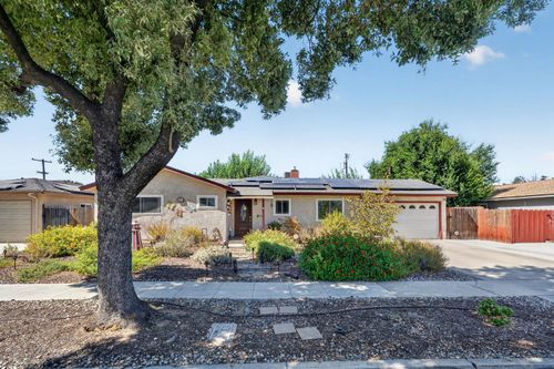 4553 E Redlands Ave, Fresno, CA, 93726-6229 | Card Image