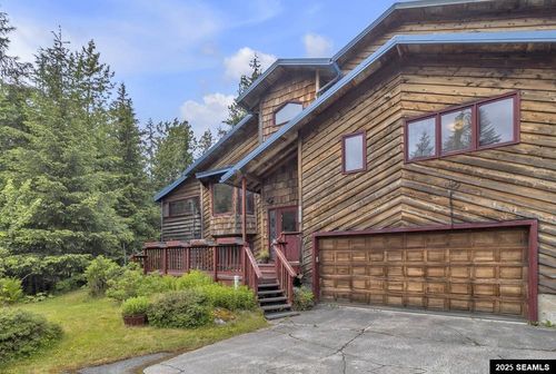 1022 Arctic Cir, Juneau, AK, 99801-8755 | Card Image