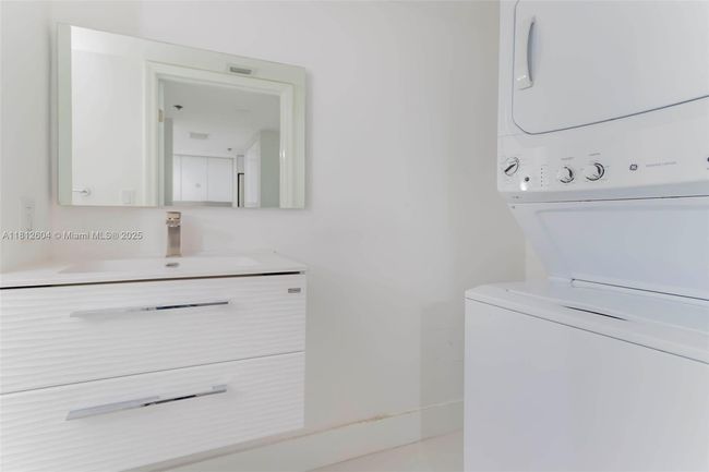 APT-1809 - 540 Brickell Key Dr, Condo with 1 bedrooms, 2 bathrooms and null parking in Miami FL | Image 15
