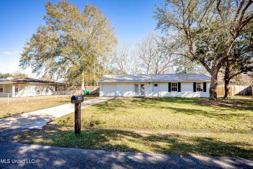 4640 Hilltop Dr, Ocean Springs, MS, 39564-6014 | Card Image