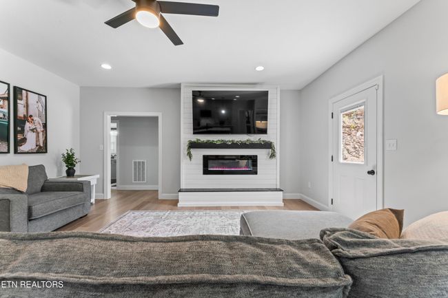 174 Flag Stone Way, House other with 3 bedrooms, 2 bathrooms and null parking in Clinton TN | Image 7