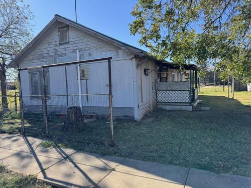 204 E Bryan Ave, Electra, TX, 76360-2424 | Card Image