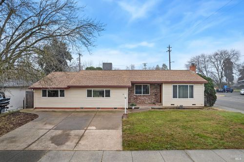 741 W D St S, Dixon, CA, 95620-2749 | Card Image