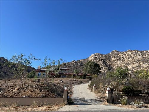 2005 Mt Vernon Ave, Riverside, CA, 92507-2528 | Card Image