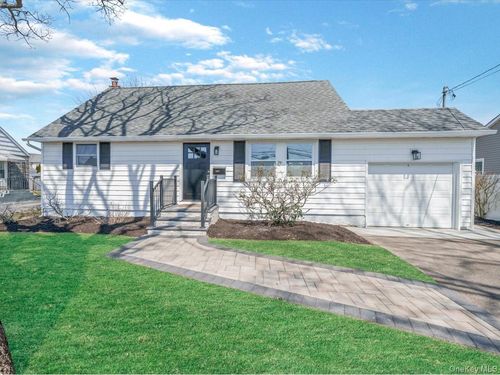 207 N Nassau Ave, Massapequa, NY, 11758-3327 | Card Image