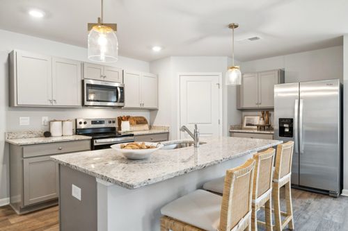 17 River Oak Dr, STAUNTON, VA, 24401-9105 | Card Image