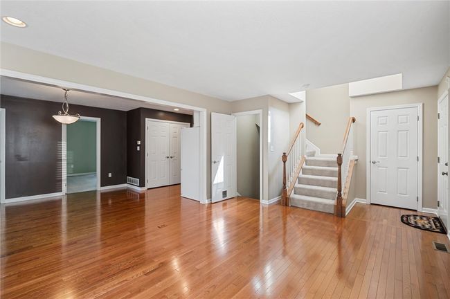 101 Creekside Drive, Townhouse with 3 bedrooms, 2 bathrooms and 2 parking in Buffalo Twp - BUT PA | Image 4